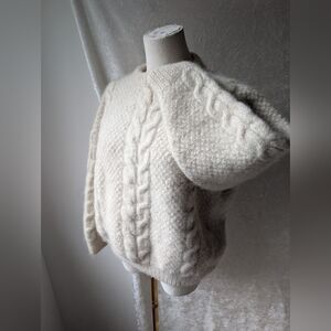 Vtg Cream Fuzzy Soft Wool Sweater